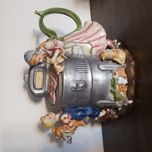 Adorable Vintage Mother Washing Clothes Washing Machine Teapot Farmhouse